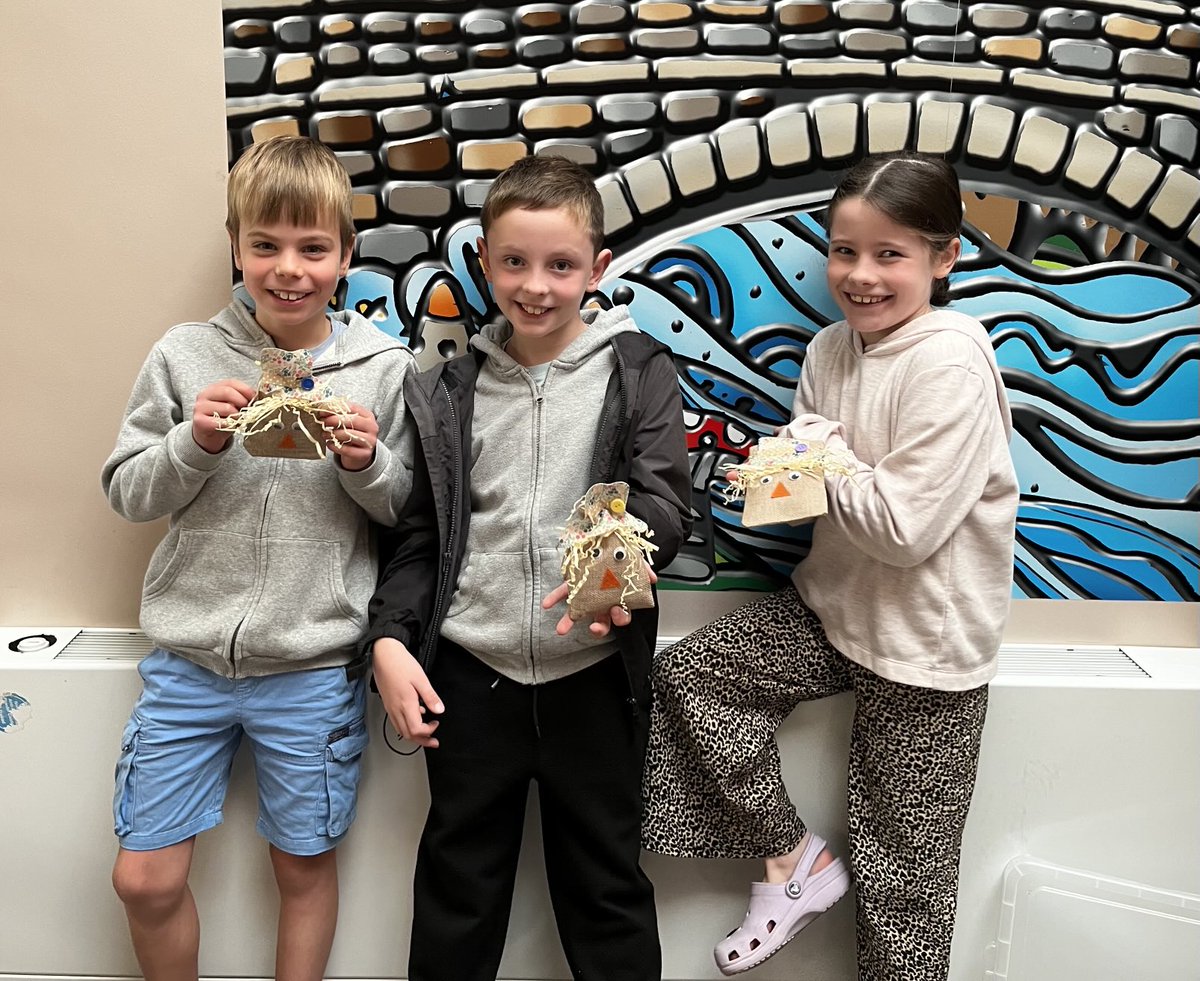 Balderstone_'s tweet photo. Having fun making Scarecrow treat bags after our Harvest festival 🍎 🍐 🍊       ⁦@BDBofE⁩ ⁦@cofelancs⁩ https://t.co/OVvJZlEWy4