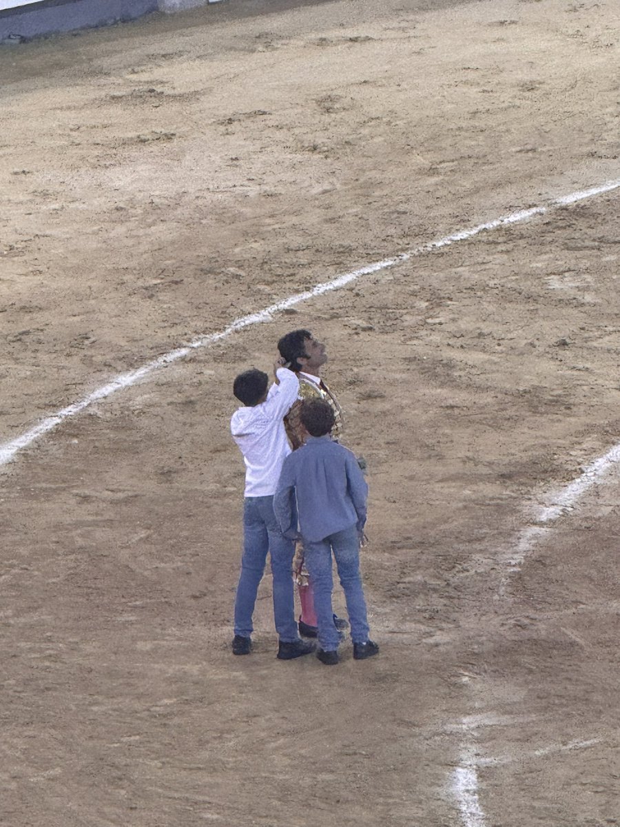 todosalostoros's tweet photo. 🔴 Fernando Robleño. Se va un torero honrado. https://t.co/umx3JuxlK2