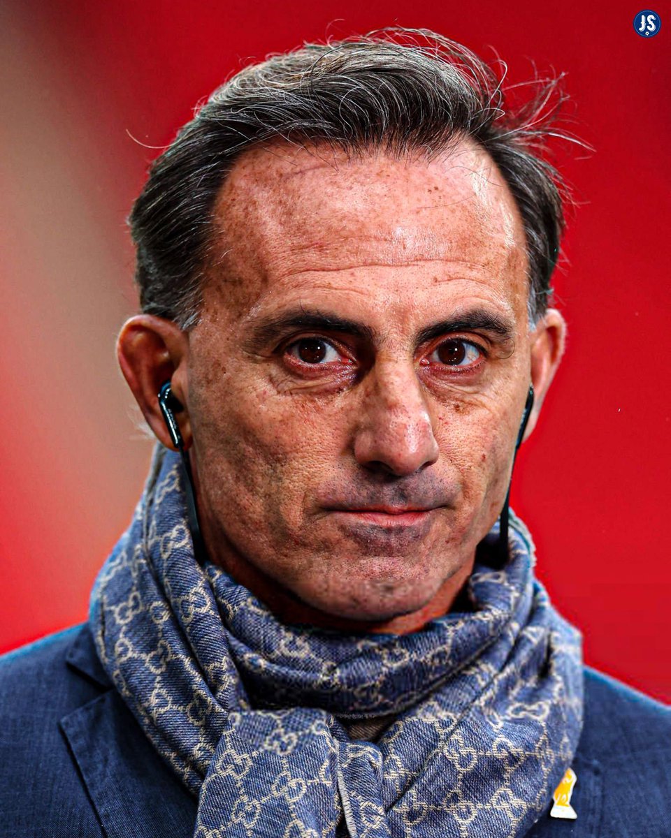 juegosimple__'s tweet photo. 🇦🇷🧠 Mucha atención a estas declaraciones de Diego Latorre, sobre ser entrenador en el fútbol argentino:

«Yo estoy muy desencantado porque veo que no se sostiene nada. En tres o cuatro partidos ya estás bombardeado por todos lados. A veces en dos o tres. Eso me quitaría mucha felicidad.

Yo creo que el técnico tiene que ser un artesano. Creo que la didáctica, el entrenamiento, la enseñanza y el progreso de un jugador no está en tres partidos. Y eso influye. Y el entrenamiento no es solo colectivo, es individual. Es una tarea de ensayo, error. Es un todo. Y eso no se consigue en tres semanas. 

Es cierto que hay entrenadores que hace tiempo que están, como Gallardo. Pero yo creo en la tarea del artesano, de ir construyendo, de ir mejorando. Y eso se logra solamente con tiempo, con bases, con mantener y que el jugador entre con la conciencia de que se puede equivocar, puede cometer errores y no pasa nada.

Es muy difícil construir así. También entiendo que cuando no aparecen los resultados ellos mismos están desesperados porque aparezcan y buscan meter mano en ese bolso que en algunos casos es de muchos jugadores y ahí modifican»

[@dflatorre - @hugorbalassone]