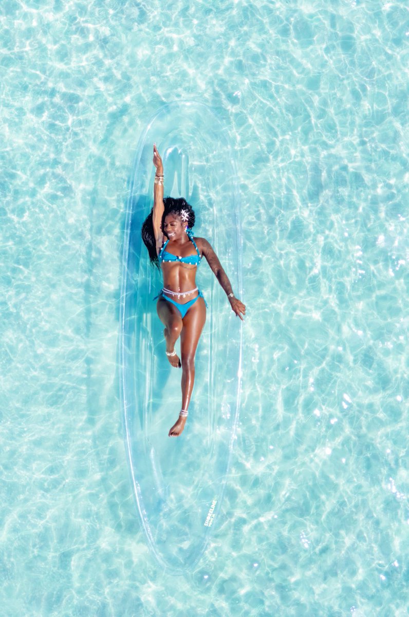 Only1RY_'s tweet image. same heat, different location!🦋🐬