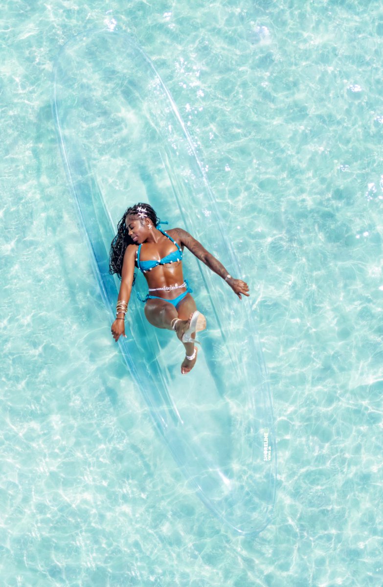 Only1RY_'s tweet image. same heat, different location!🦋🐬