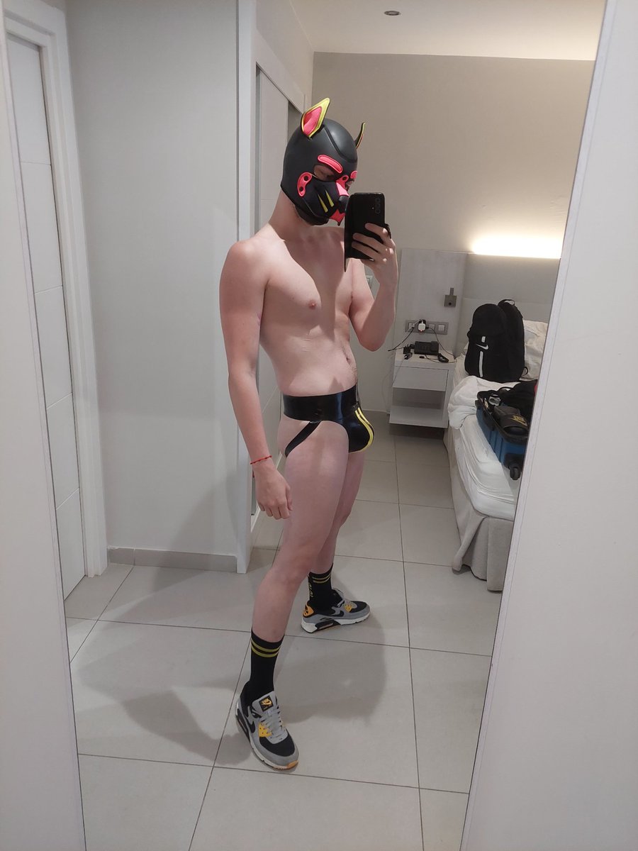 It has just occurred to me that there's not much to my outfit for <a href="/noxonclub/">noxonclub</a> <a href="/wetandpiss/">Wet and Piss</a> tonight 😝💛

Outfit 1 of 2 for tonight!
