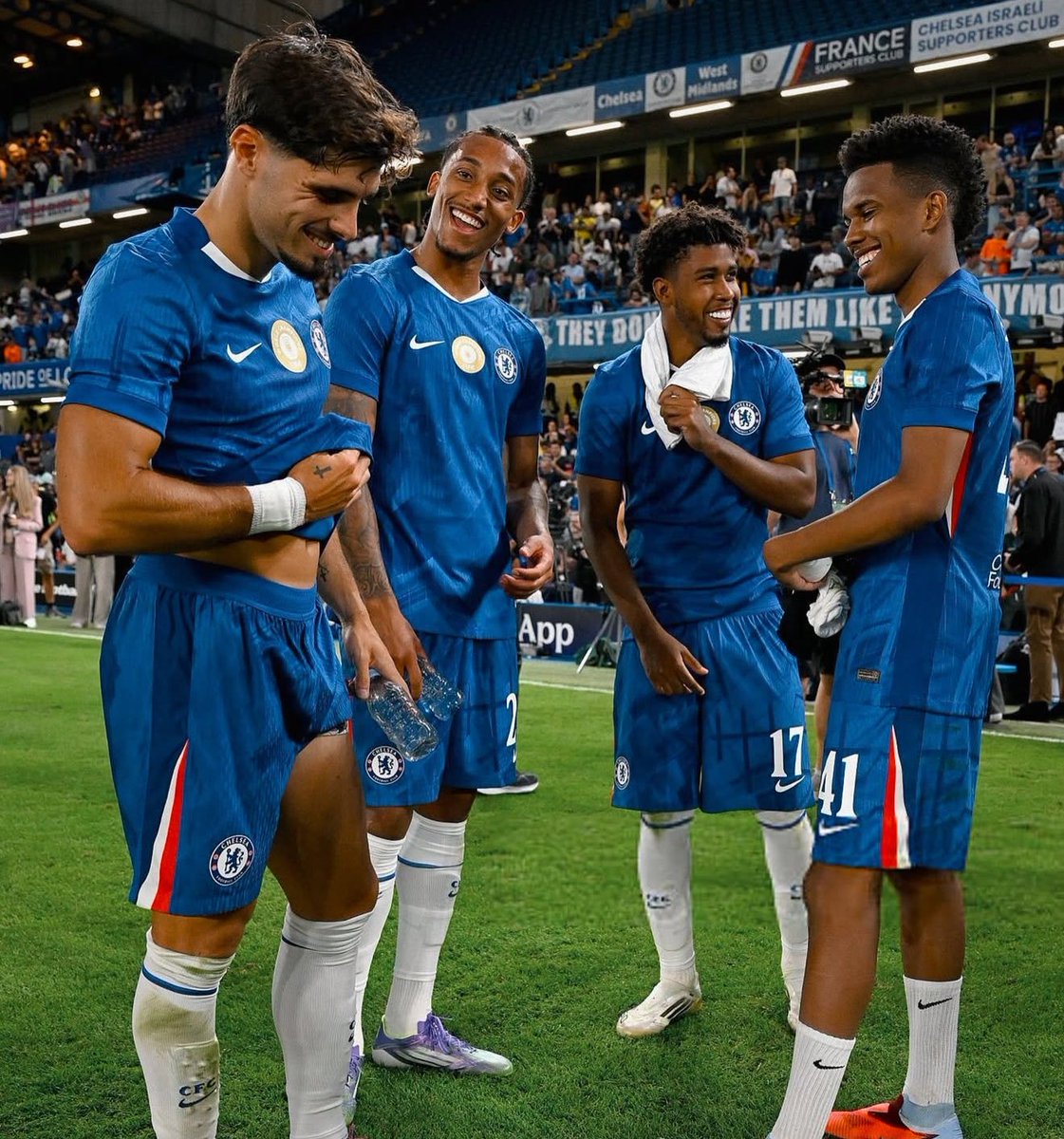 They all speak the same language. 

🇵🇹 💙 🇧🇷