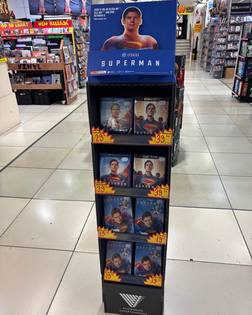 Updates4DC's tweet photo. A new standee for ‘SUPERMAN’ has been spotted promoting the film’s DVD & Blu-Ray release in Australia.
#Superman #DCU #JamesGunn #BluRayRelease https://t.co/IZJuDTCv7z