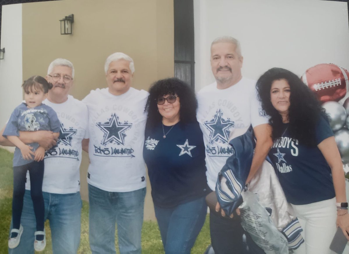 champ_castro's tweet photo. @FOXImpactoNFL saludos a fam castro! Celebrando e cumpleaños 60 de Javier. Desde Aguascalientes https://t.co/TTNr3jaLKc
