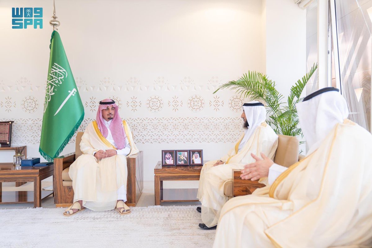 dir_press's tweet image. واس | الدرعية
استقبل صاحب السمو الأمير فهد بن سعد بن عبدالله بن تركي محافظ الدرعية في مكتبه اليوم، وكيل وزارة الصحة للصحة السكانية والمنسق الوطني لبرنامج المدن الصحية بالمملكة الدكتور عبدالله عسيري، والمشرف العام على برنامج المدن الصحية بالمملكة الدكتور محمد خاشقجي، والمدير…