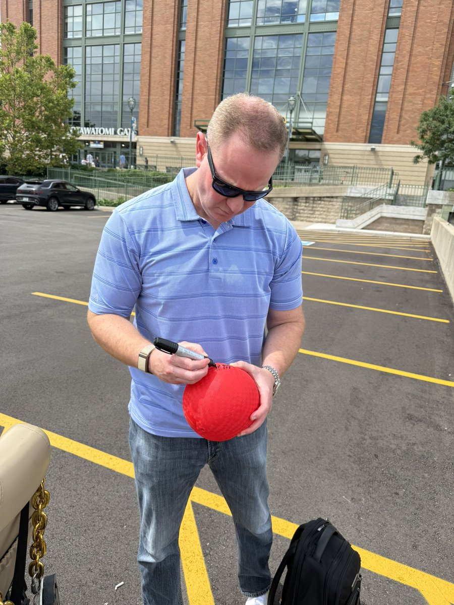 MrAngry247's tweet image. #WinItForUeck #ThisIsmyCrew #MagicBrew