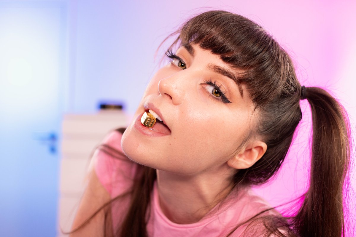 Game night. Dice or cards? 
First to answer decides what happens in my DMs 🎲💋