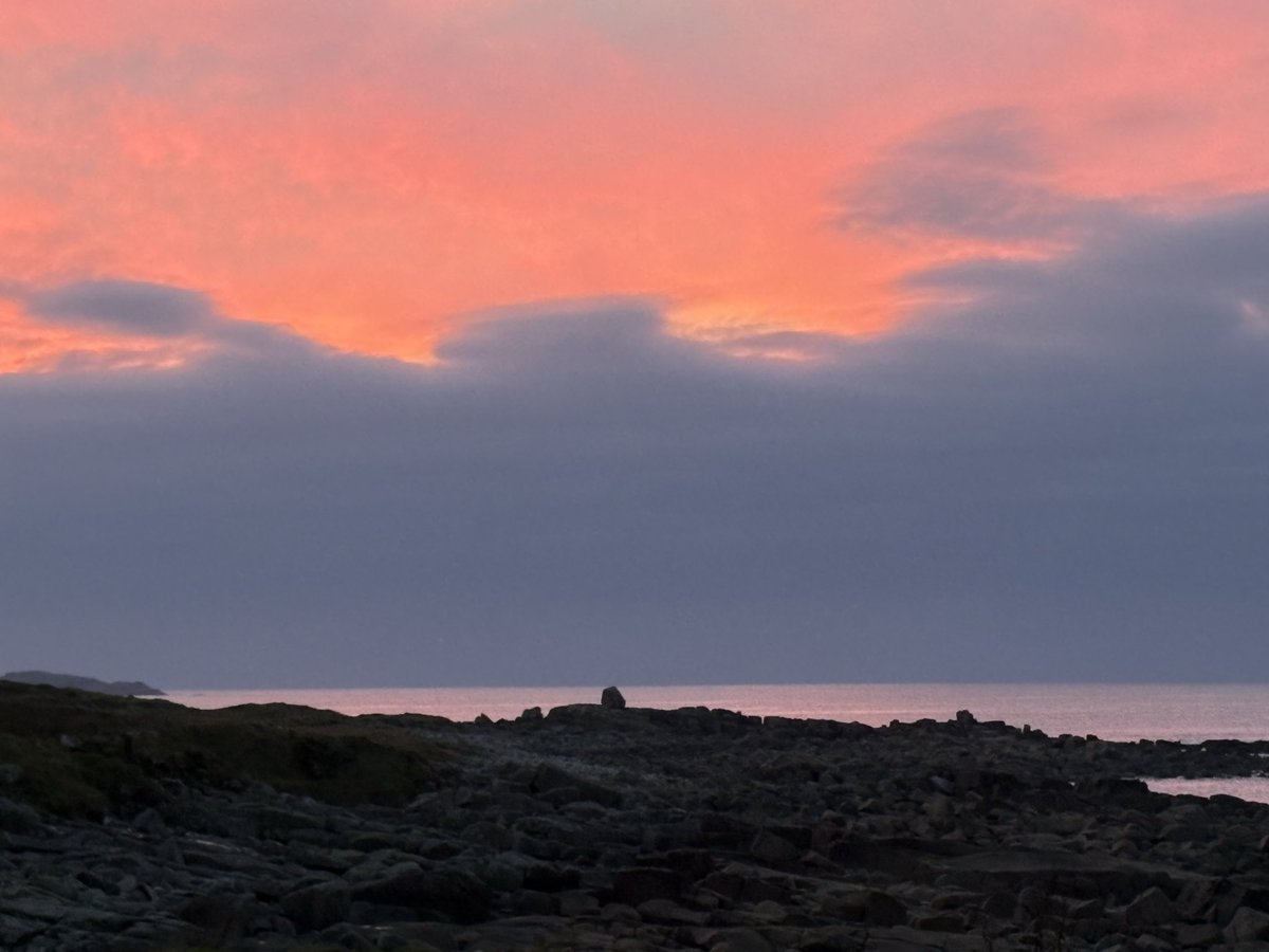 TeachCarraig's tweet image. The sunsetting over the Donegal Atlantic 🌅💚💛
