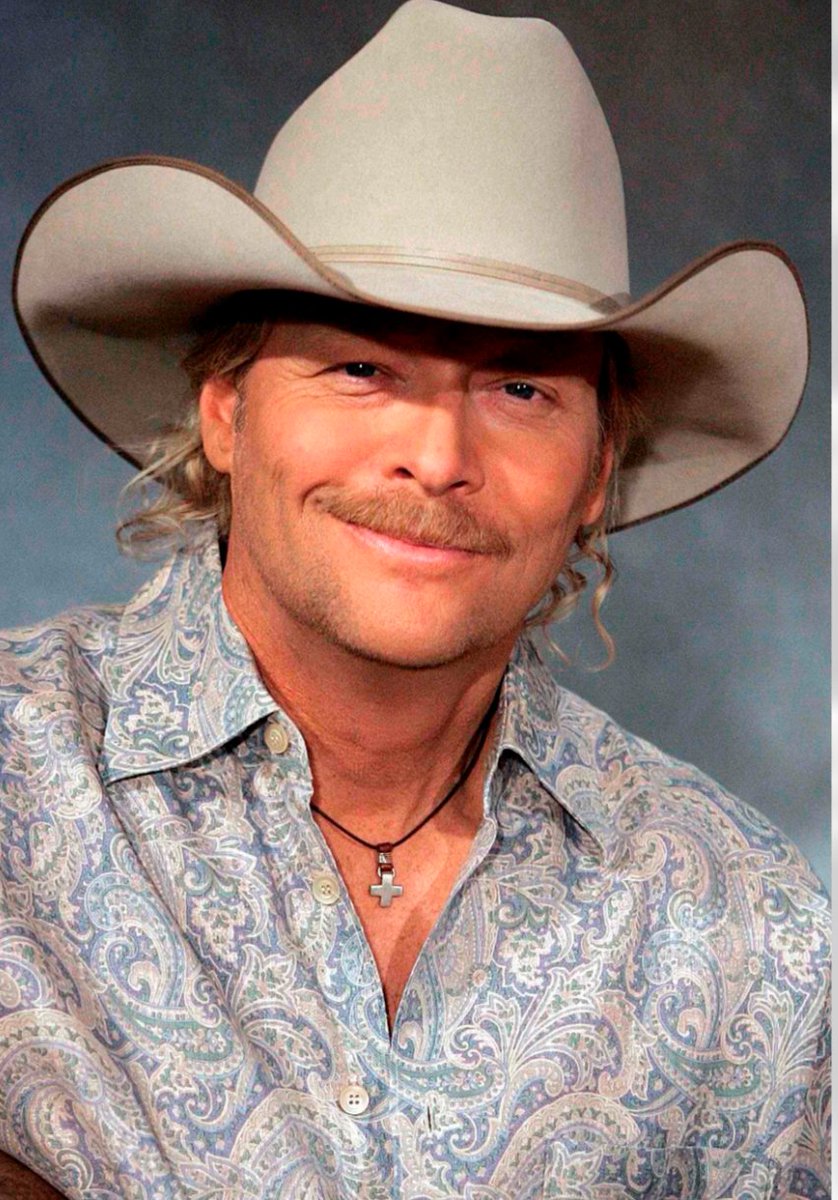 My love for Country music almost took me to Nashville, Tennessee, for a concert. Not Alan Jackson announcing the final roadshow of his career in BNA like this 💔. "Who's gonna fill their shoes?" George Jones would ask, with no hope for an answer.