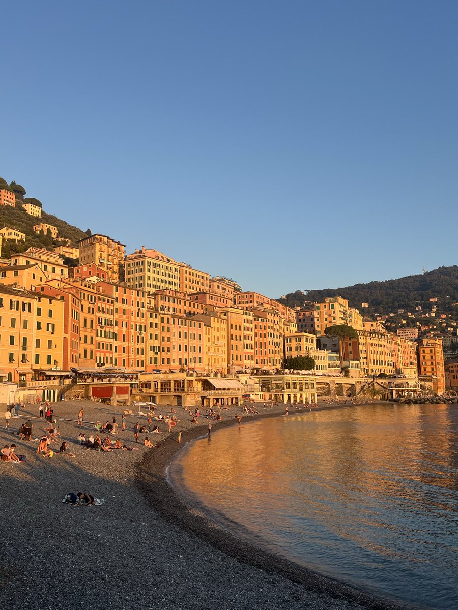 De retour sur la #viaAurelia, à pied vers Rome, repart de Gênes : jour 1, sublime, méditerranéen.