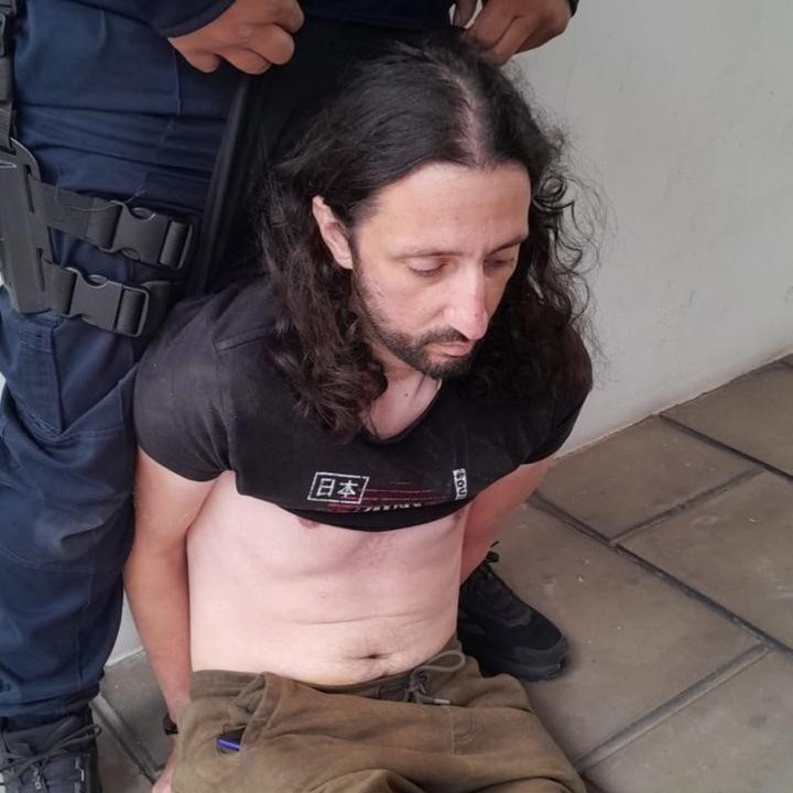 PonzistaAnti's tweet image. Uno menos, este no jode mas

Detenido @VaronesUni2 por doble homicidio y secuestro de su hijo

Adentro y no salga nunca mas