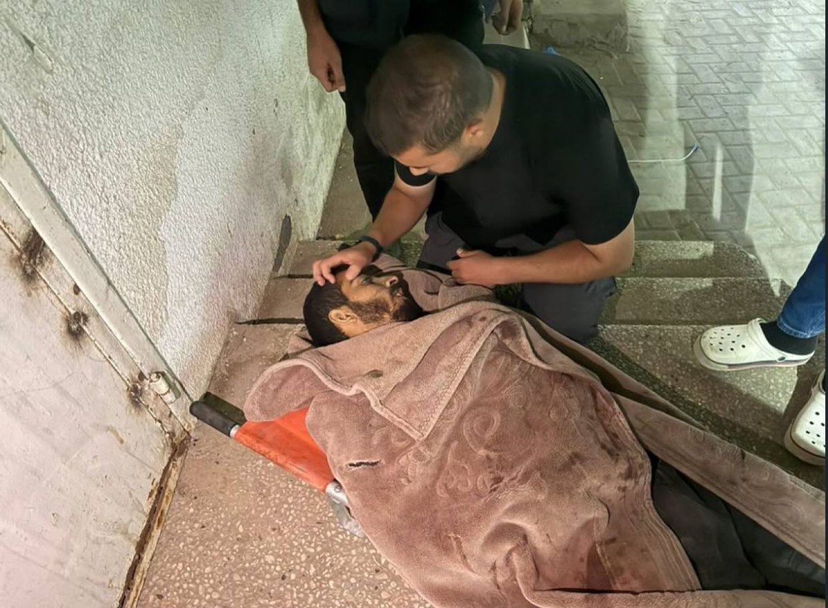 MiddleEastSpec's tweet photo. — 🇮🇱/🇵🇸 NEW: Famous Gazan Journalist Saleh Al-Jafarawi was killed by Israeli-backed anti-Hamas criminal gangs today

His body has arrived at Al-Ahli Baptist Hospital in Gaza. It is reported be was killed by 7 bullets from point blank range. https://t.co/WFOt1CFXSE