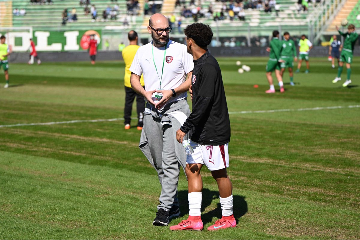 DrAtaDeMeo's tweet photo. Un’altra stagione sul campo… 

#nutrizione #biologonutrizionista #nutrizionistasportivo #integrazione #calcio #sport #salernitana 
@OfficialUSS1919 https://t.co/oSsxRWFYzP