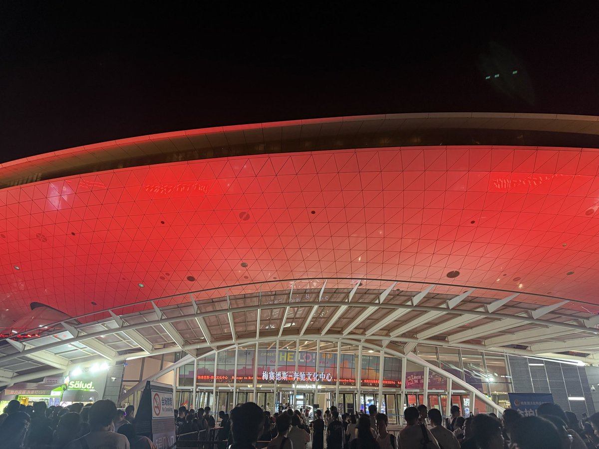 Lemon__energy's tweet image. マイムジ上海追加公演、二日無事全勤しました。

四月の公演は仕事の都合で会場に行けませんでしたが、今回上海のメルセデスアリーナで夢が叶い、心いっぱい感謝しています。

春日影の大合唱最高でした！

 #MyGO_AveMujica_Shanghai_DAY2
#バンドリ  #MyGO  #AveMujica