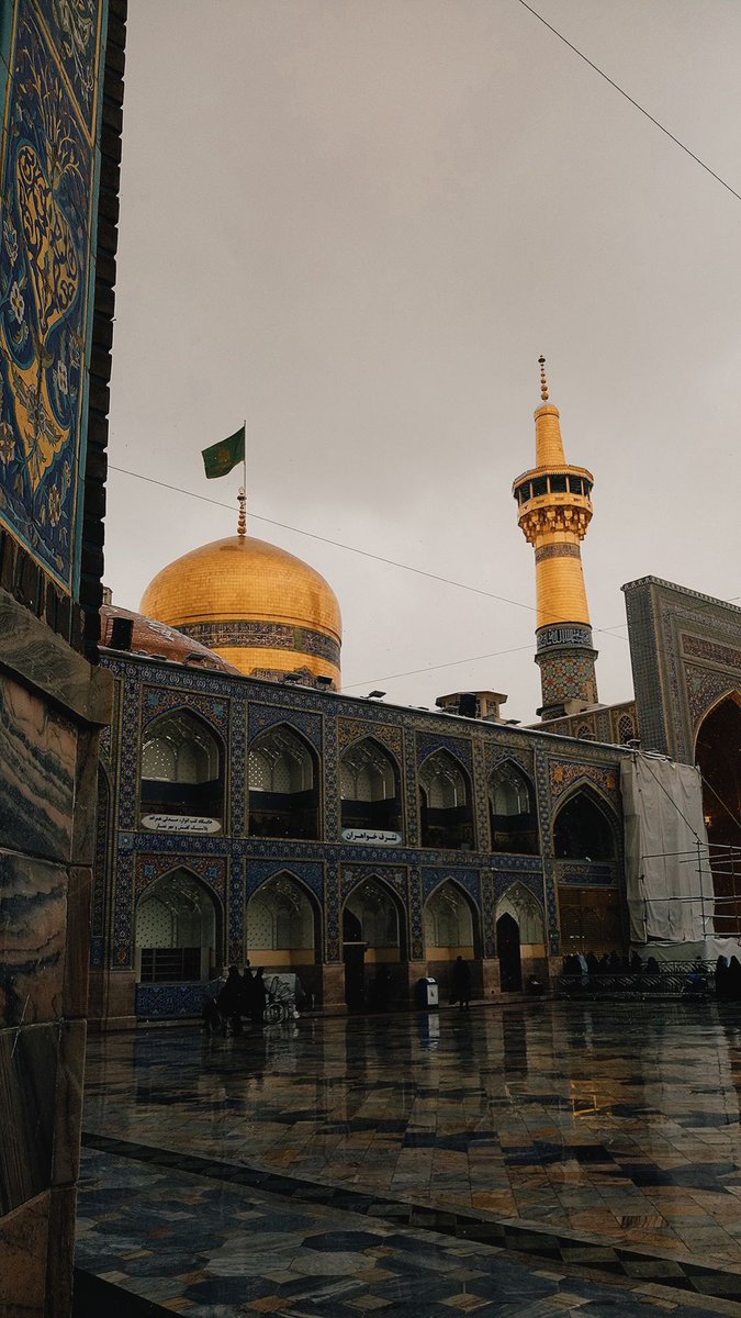 قَبرٌ بِـ طُوسٍ يَقُولُ المُستَجيّرُ بِهِ 
هَذَا الأمَانُ الْذِي فِي النَّاسِ قَد بَطَشَـا