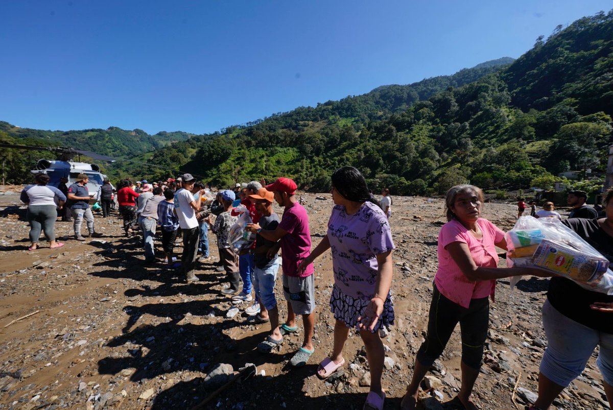 juliomenchaca_'s tweet image. Las brigadas con suministros y víveres han llegado a Tianguistengo.
#PrimeroElPueblo