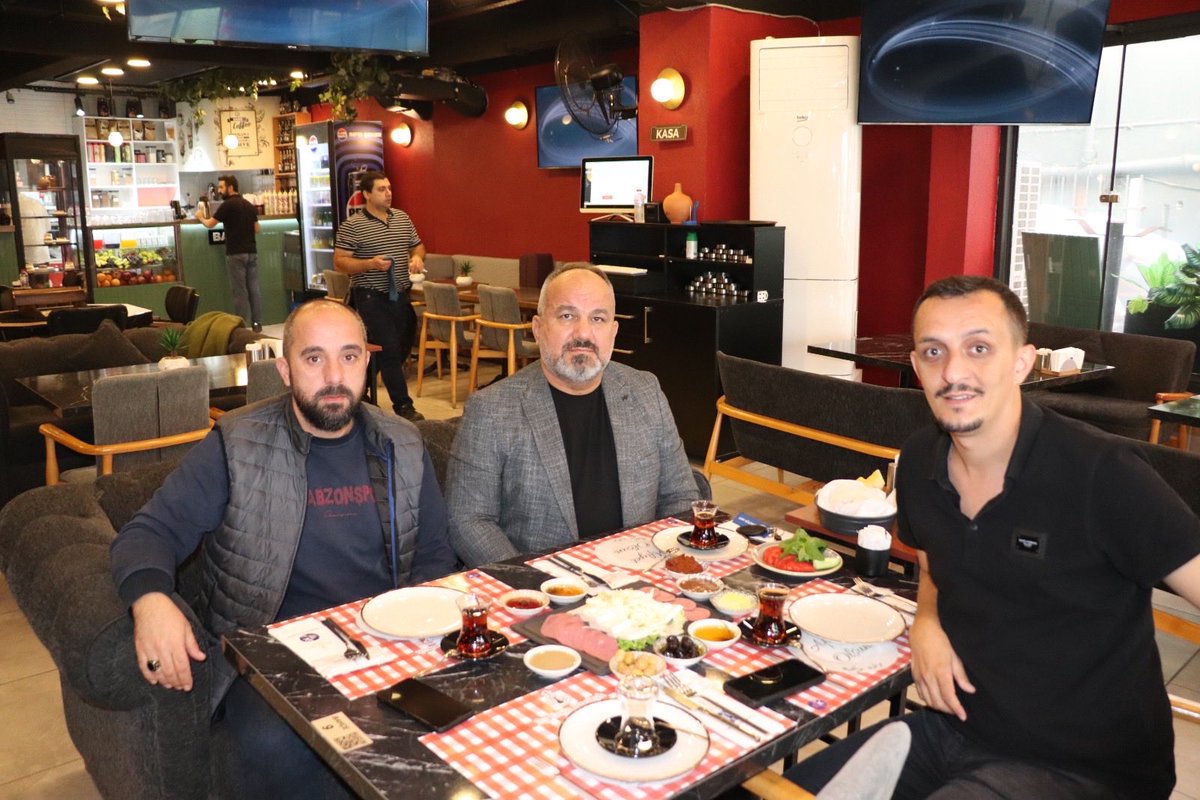 GGGebze1980's tweet photo. Gurbetçi Gençler Gebze ailesi olarak kahvaltıda buluştuk! ❤️💙

Bizimle olup bu güzel güne renk katan herkese gönülden teşekkür ederiz. 💙❤️

#Trabzonspor #GurbetçiGençler #GGGebze #Gebze https://t.co/6HYtCBezmE