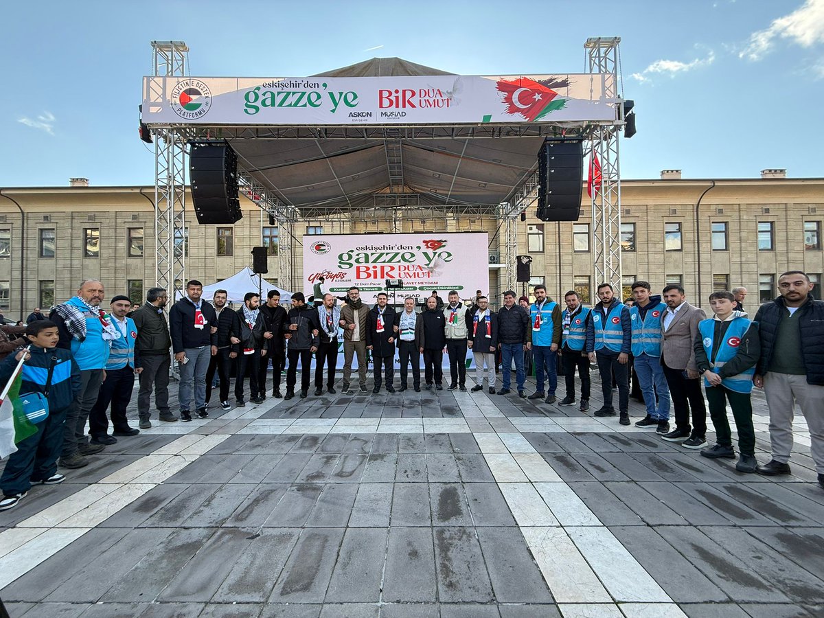 Gazze için dualar semaya yükseldi, umutlar yeniden filizlendi.

“Eskişehir’den Gazze’ye Bir Dua, Bir Umut” programında bir araya gelerek;
Kur’an-ı Kerim tilaveti, hatim duası, Grup Yürüyüş’ün ezgileri ve çocuklarımızın dualarıyla yüreklerimizi Gazze için birleştirdik.