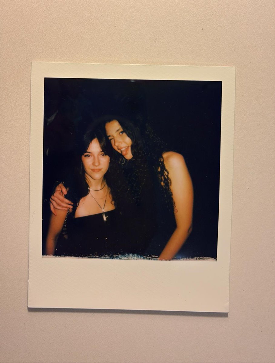 _icarusfxlls_'s tweet photo. foto con la polaroid>>> https://t.co/7rkhrGFVpu