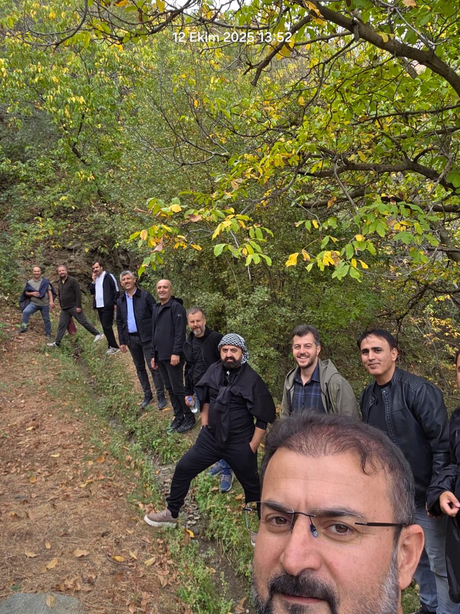 tiryak65's tweet photo. Mevsim sonbahar olunca Bahçesaray ayrı bir güzel. Kıymetli dostlarımızla birlikte doğa harikası ilçemizde güzel bir günü geride bıraktık. https://t.co/00end3ZVon