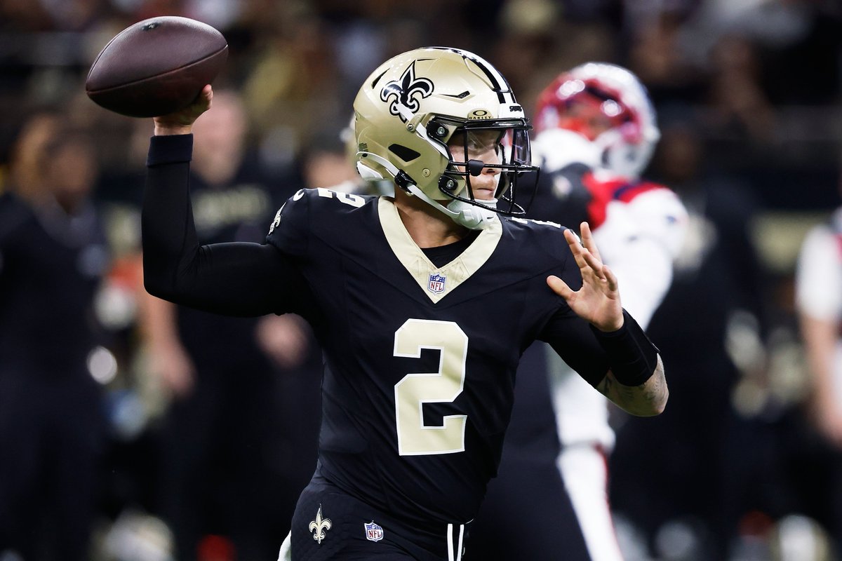Spencer Rattler in the first half:

12/14 for 129 yards 