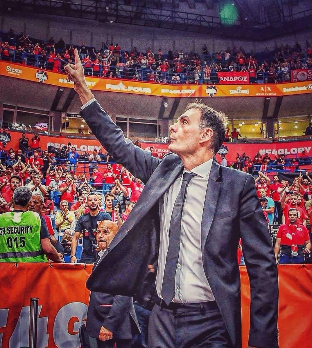 yohanko's tweet image. Με τα σωστά και τα λάθη του ο κόουτς Β στον #OlympiacosBC έχει σκορ εναντίον του #paobc είναι 43-19 , στηρίξτε τον όσο κάθεται στον πάγκο μας