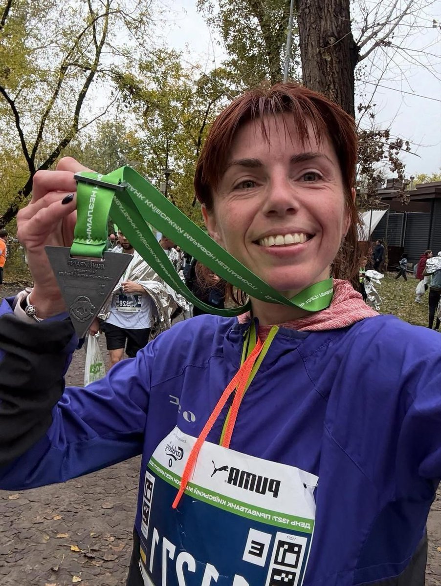 ⚡️ A year after relearning to walk following a Russian attack, a Ukrainian journalist ran 10K. 

Ukrainian journalist Olha Zvonarova, who learned to walk again after being severely wounded in a Russian strike on Zaporizhzhia last year, has just completed 10 kilometers at the Kyiv