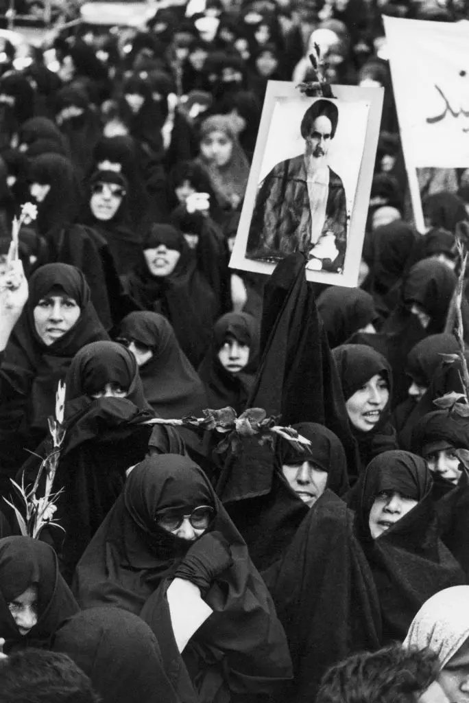 mobarez_313's tweet photo. وضعیت #کشف_حجاب جوری شده که:
نه دیگه می‌تونیم بریم بازار...
نه دیگه می‌تونیم نهی از منکر کنیم!
نه دیگه مطالبه فایده داره
نه دیگه امیدی داریم به اصلاح این وضعیت
و نه دیگه میشه بغض‌مونو فریاد بزنیم

پ‌ن: آقای جمهوری اسلامی بترس از خشم خدا و امت حزب الله همین. https://t.co/LqUuN9at5E