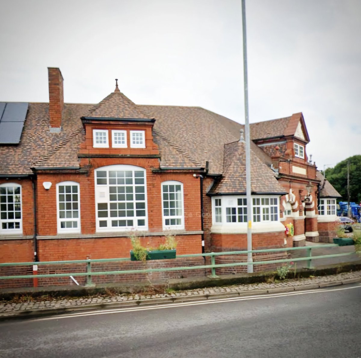 🍁👮🏾‍♂️🔹️Police drop-in 🔹️👮🏼‍♀️🍁

Come and say hello and have a chat with some of your local neighbourhood team. 💬 We'll be present at the following location:

Brownhills Community Centre
Chester Rd North
Brownhills
WS8 7JE

🍂 Date: 14th October 2025
🍂 Time: 20.00 until 21.00