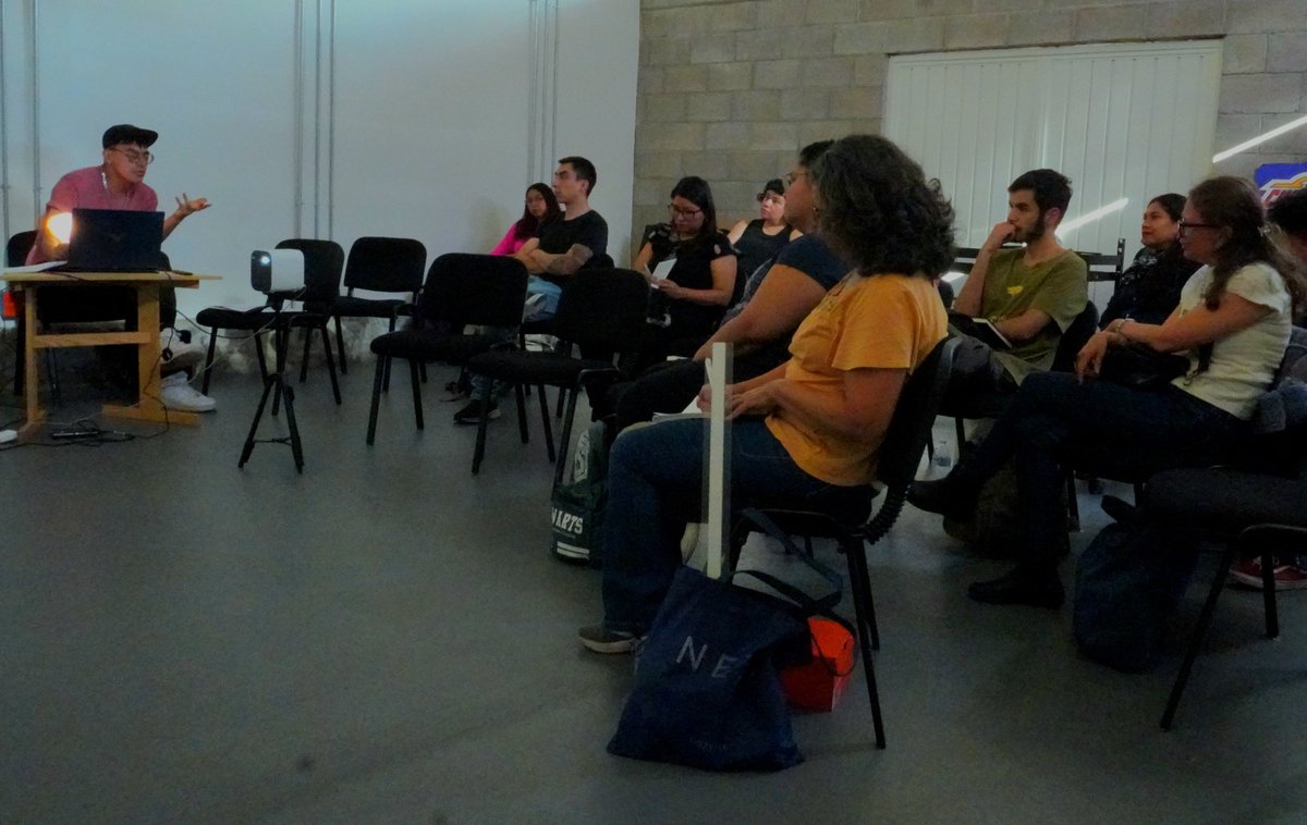 SistemaCreacion's tweet image. Se llevó a cabo la primera sesión del "Taller de embalaje para gente que resuelve" que imparte el artista visual Jysus Ramírez (JC) en el Pabellón de Cultura Comunitaria en #Chapultepec.

@cultura_mx