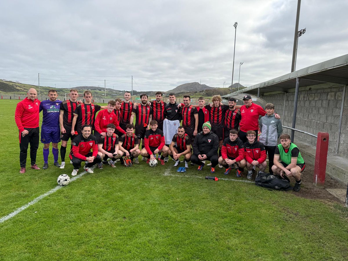 The club would like to wish our club captain of the last few seasons, Paddy McGinley all the best as he heads to Australia on Tuesday. Today we made a small presentation to Paddy. 

When he comes back there'll be a Red and Black Jersey waiting for him 🖤❤️