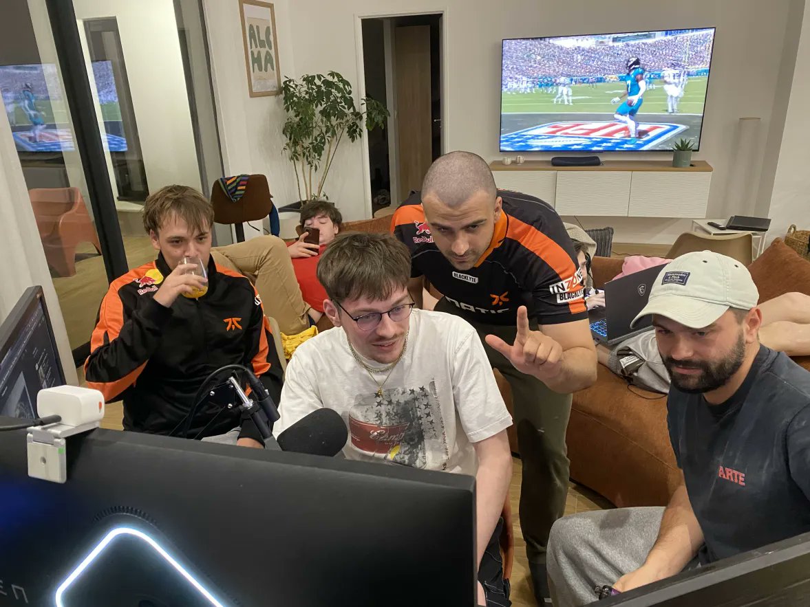 🚨TIERLIST DE TOUTE LA SCENE FR.

C'est maintenant sur ttv/opesanec