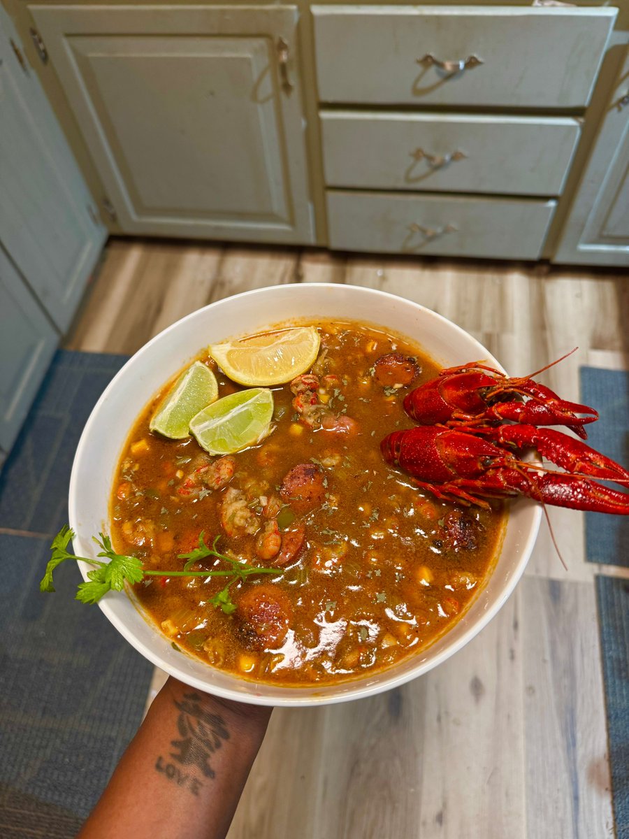 tieshatwo's tweet photo. Four soups I made this fall 🍲 🍁 

1. Crawfish soup w/ beef sausage 
2. Ravioli soup w/ ground turkey 
3. Curry soup w/ chicken 
4. Pink potato soup w/ steak https://t.co/LwFH0EpLbu