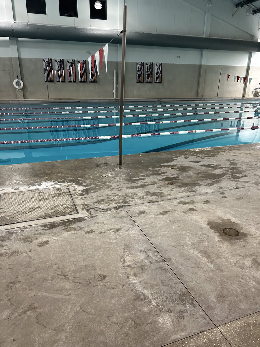 mrssteachct's tweet photo. At least I am warm and dry! #swimmom https://t.co/70BIEVBR1b