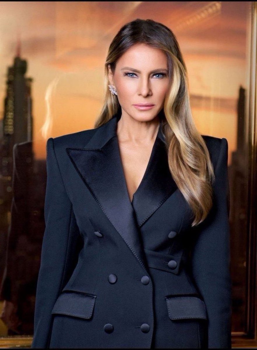 Mofoman360's tweet image. Melania Trump is the most beautiful First Lady in HISTORY 

Do you agree?