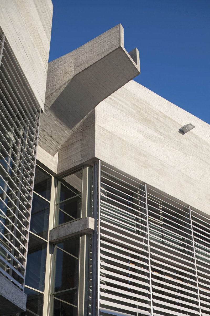 &gt;«εντυπωσιακό νέο δημαρχείο»
&gt;έκτρωμα μπετού, αισθητική φυλακής και εγκαταλελειμμένου εργοστασίου.

Όποιοι το ενέκριναν αυτό,
πρέπει να στηθούν στον τοίχο.