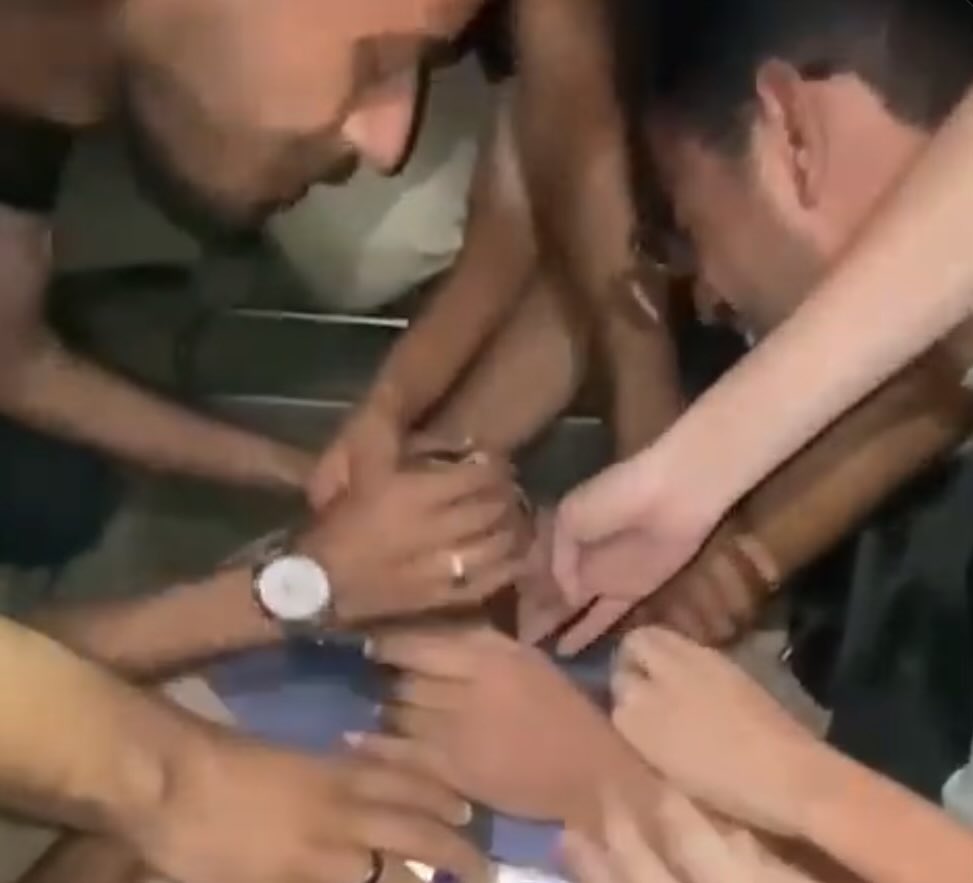 ٧ طلقات من المسافة صفر يا فاجرين، ابن بلدكم يا خونة، واحد منكم يا ملاعين، ربنا يرحمه ويجعله من أهل الفردوس الأعلى، ولعنة الله عليكم..