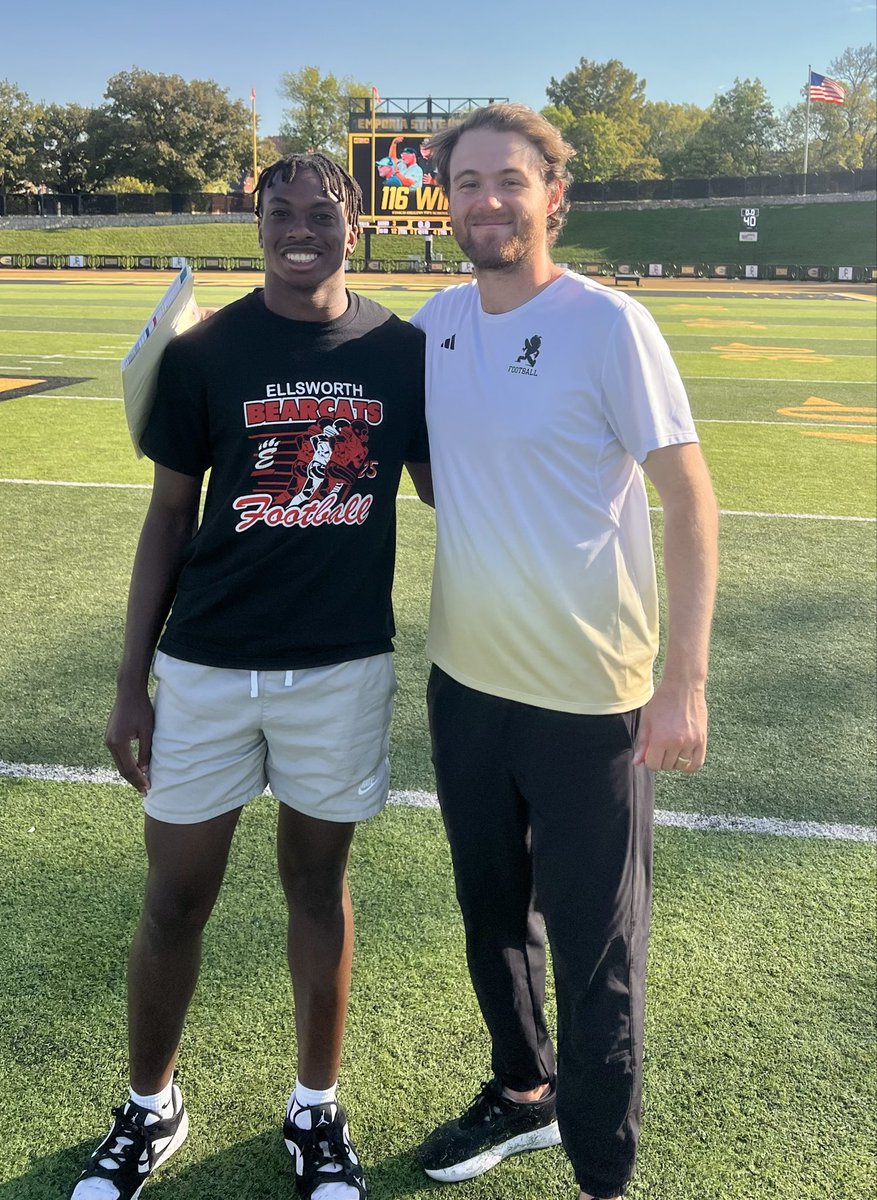 Cooper__McGowan's tweet photo. I had a great time yesterday at Emporia State!! Very personal coaches and environment! Also got to meet up with @cravens_will! Can’t wait to come back!!
@CoachHarelson @CoachGHiggins 
#StingersUp https://t.co/JJ0K1cjd2D