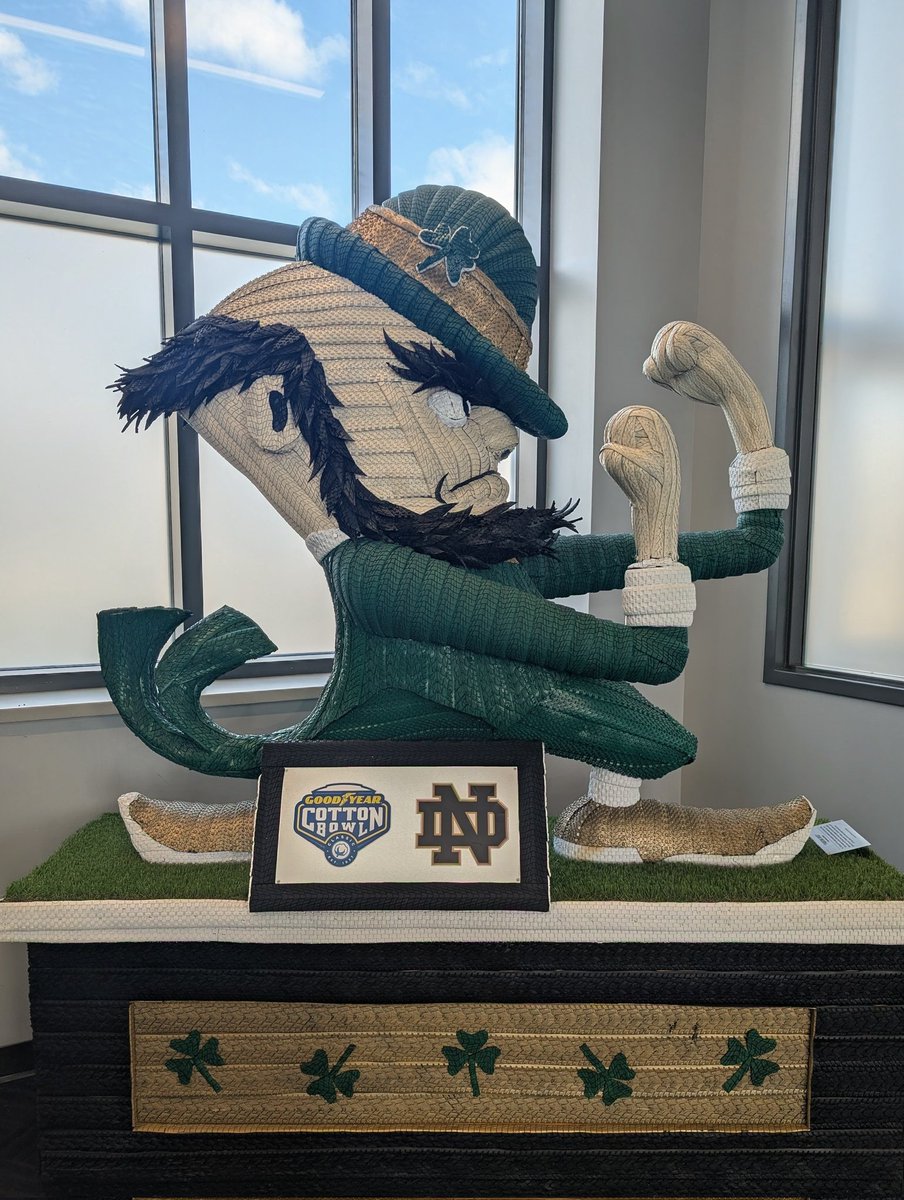 BraydenHughesQB's tweet image. Great trip to @NDFootball with my guy @CallenBengel66. @13Cjcarr and the offense was cooking. The recruiting staff and coaches were all amazing. Can't wait to get back to camp this summer. #GreatDay #dewittpanthers #BTruQBTraining #PrecisionFBA @dewittathletics @baylintrujillo