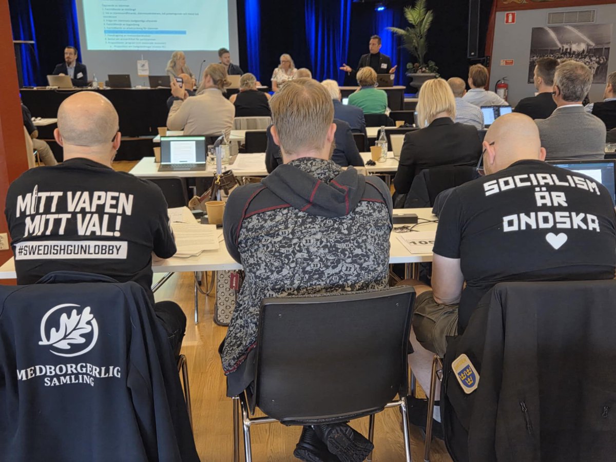 I helgen genomfördes <a href="/medborgsamling/">Medborgerlig Samling</a>:s partistämma i Trelleborg. Här delar av ”Västerbottensbänken” när Sveriges bästa #politik för legala vapenägare röstades igenom. #SwedishGunLobby #svepol #MED2026 #medborgerligsamling