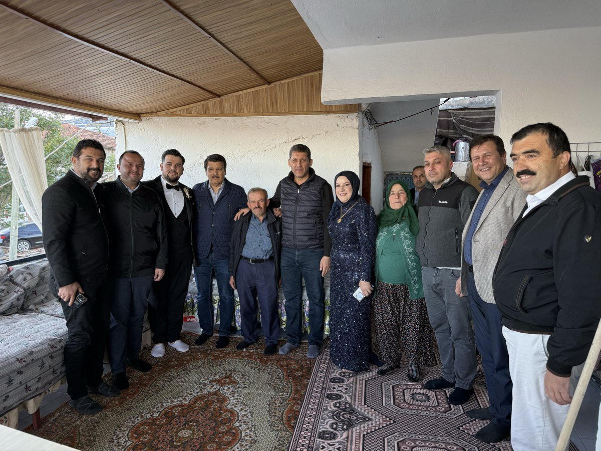 📍Korkuteli
Kargalık Mahalle Başkanımız Durmuş Karataş Abimizin oğlunun düğün merasimine katıldık. Gençlere iki cihan saadeti diliyorum.