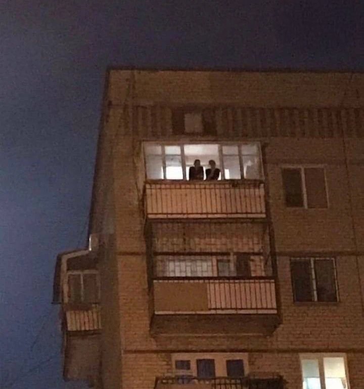 +kanka bize niye hep böyle oluyor 
-allah sevdiğini sınar 
+dimi
-e zaten