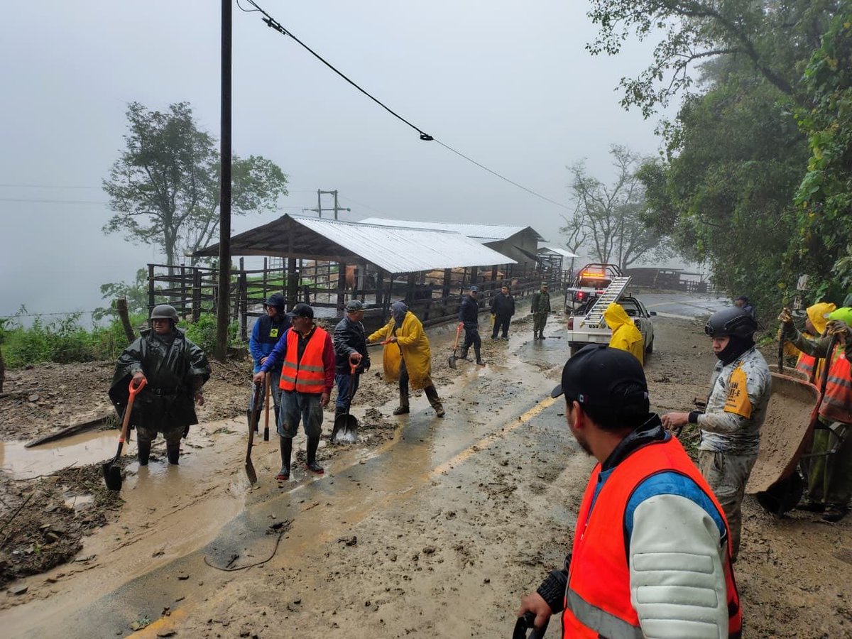 El trabajo no se detiene. En La Misión, cada acción refleja el esfuerzo conjunto por recuperar la comunicación, llevar ayuda y acompañar a las familias que más lo necesitan.

Gracias al impulso del Gobernador <a href="/juliomenchaca_/">Julio Menchaca</a> la limpieza de carreteras avanza para que el apoyo