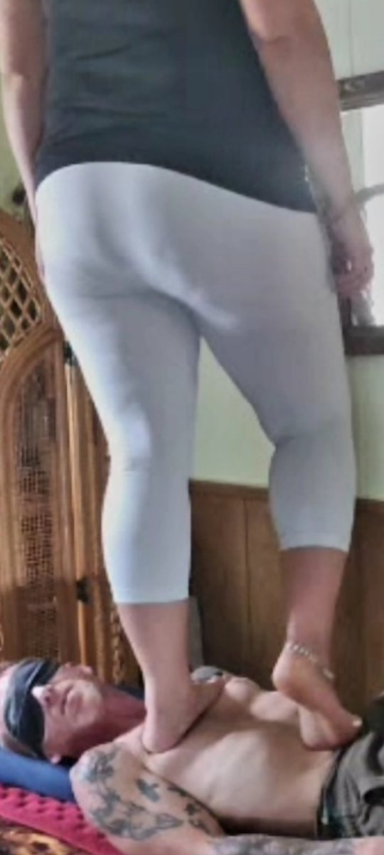 Going live at 3:15 with <a href="/ShelleSaysTWU2/">Shelle</a>, it's gonna be 🔥 #barefoot   #trample #thickchick #cruel #nomercy #dome #brutal #stomp #crush #handcuffed #blindfolded #ballgag #punishment #Amazon #bbw #hardtrample