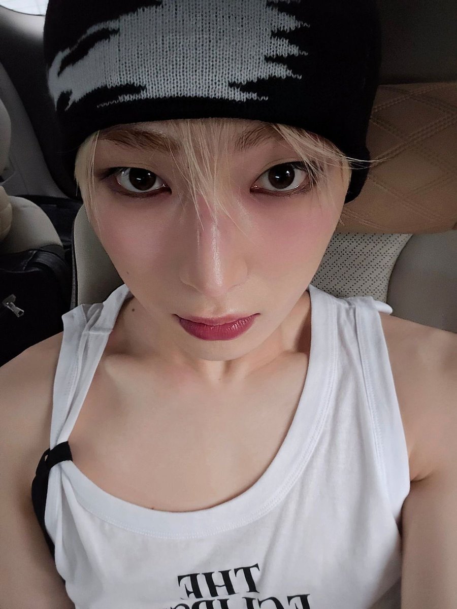 staribin's tweet photo. this is one of the prettiest sunsun looks https://t.co/O11PDSlyDR
