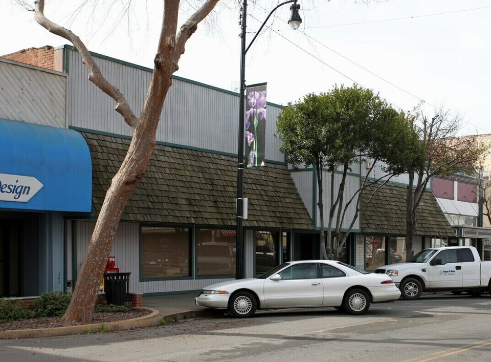 theBrokerList's tweet image. Value Add Investment: ±11,475 SF Building in Lemoore, CA #Lemoore #California #CRE #Retail #FreeStandingBuilding thebrokerlist.com/properties/val…
