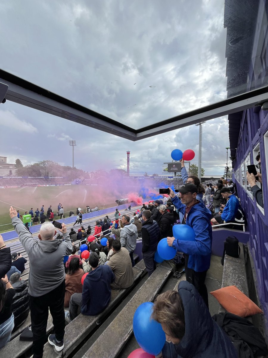 Llegó el día para Albion. Hoy tiene que ser. Un empate lo devuelve a Primera División. Hermoso marco en el Franzini con mucho público del Pionero. Estamos en la cobertura para <a href="/DirectoAscenso/">Ascenso Directo ⬆️</a>.
