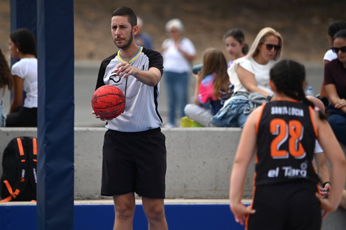 🔝 Gran inicio de la temporada de #CanastaPequeña con las pistas llenas de ilusión y baloncesto en estado puro.

🤝🏻 Desde la #FIBGC queremos agradecer al #IID por el trato, el cariño y el apoyo que nos brindan una temporada más para hacer posible nuestras competiciones.