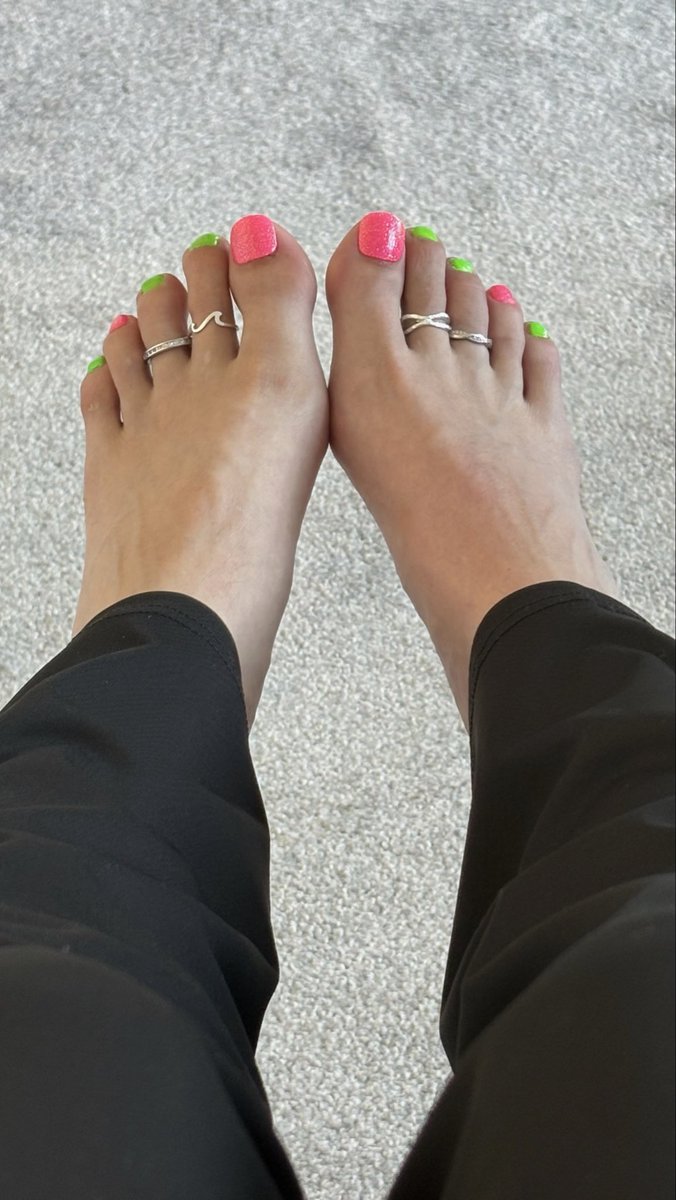 Warning: these toes might cause double takes 💅✨
#footfetısh #footmodel #footpics